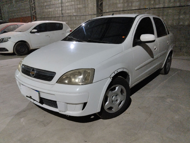 CHEVROLET - CORSA - 2010/2011 - Branca - R$ 35.500,00 - Auto Mais Veículos